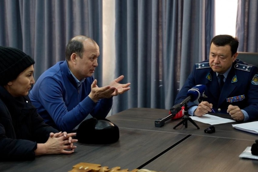Danıar Álpıevtiń uıymdasqan toby tergeýge qysym jasaýda