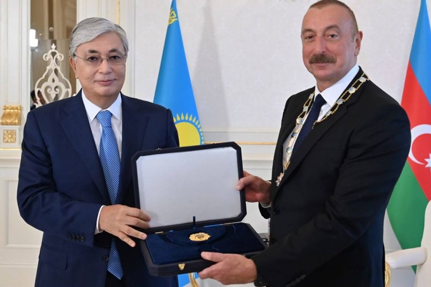 Búgin Memleket basshysy Ázerbaıjan eline resmı saparmen bardy