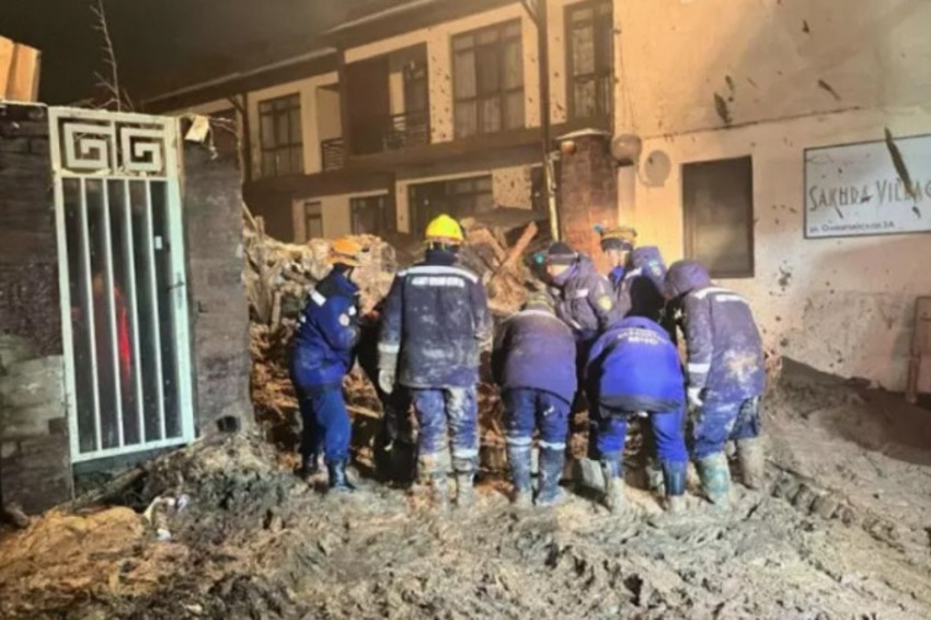 Almatyda topyraq kóshkini júrip, 3 adam kóz jumdy