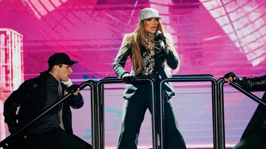 دجەننيفەر لوپەس استاناعا كونسەرت بەرۋگە كەلەدى