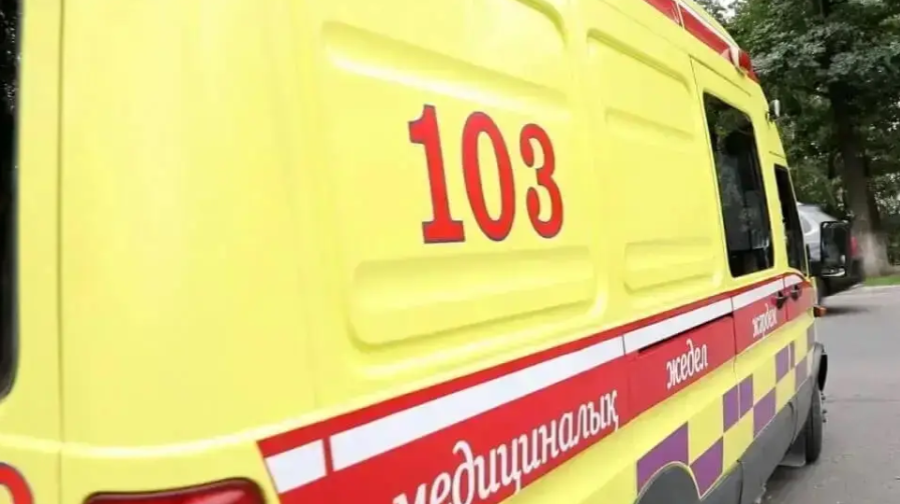 Astanada feldsherdi soqqyǵa jyqqan er adam sottalyp tyndy