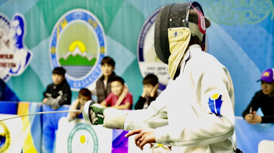 Er Jánibek batyrdyń esimi ulyqtaldy